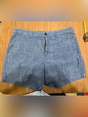 a new day women’s size 12 Chambray Blue Flat-Front Shorts 5” inseam euc